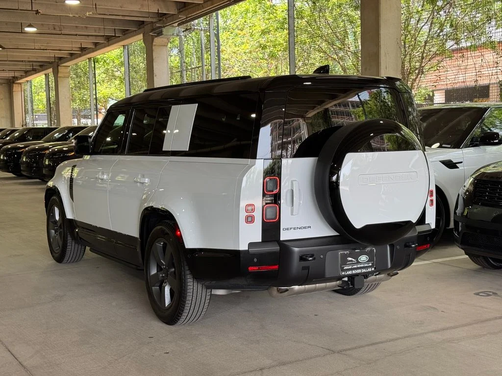 New 2026 Fuji White Land Rover X-Dynamic SE image 6