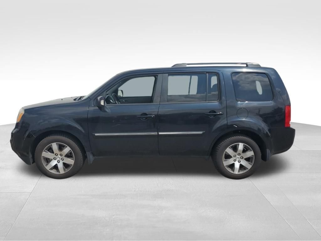 Used 2013 Black Honda Touring image 2