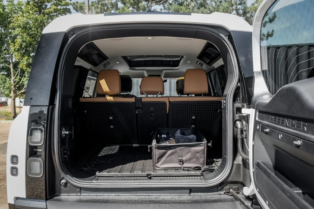 New 2026 Fuji White Land Rover X-Dynamic SE image 9