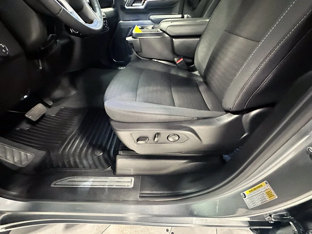 Used 2026 Sterling Gray Metallic Chevrolet LT (2FL) image 20