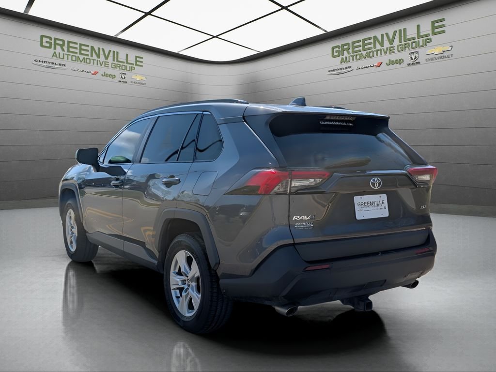 Used 2020 Magnetic Gray Metallic Toyota XLE image 5