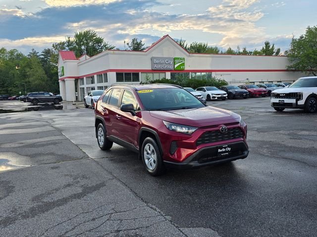 Used 2021 Pearl Toyota LE image 29