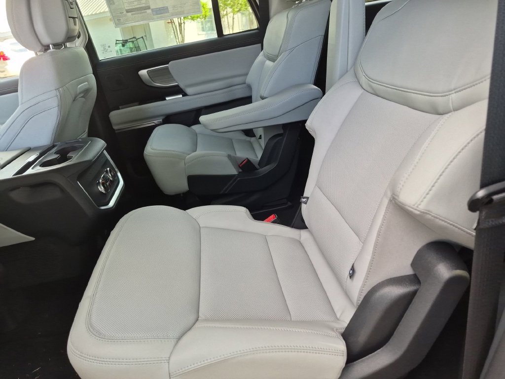 New 2027 Star White Metallic Tri-Coat Ford MAX Platinum image 26