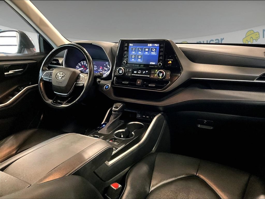 Used 2020 Moon Dust Toyota XLE image 14