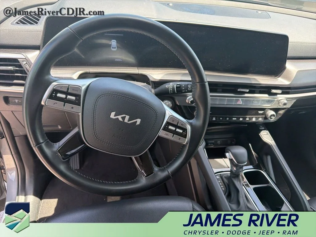 Used 2025 Silver Kia S image 11