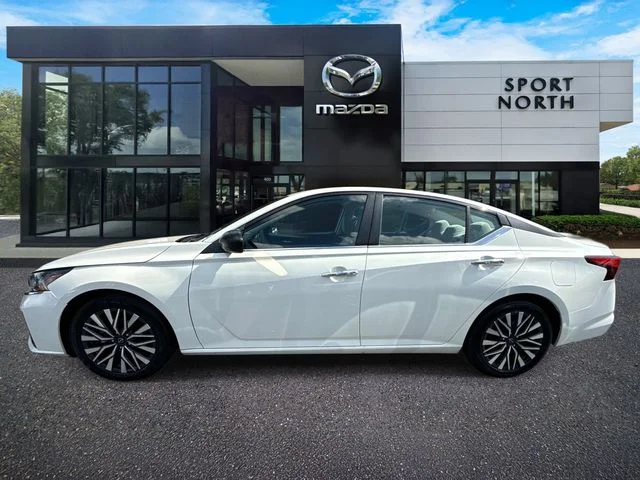 Used 2025 White Nissan 2.5 SV image 6
