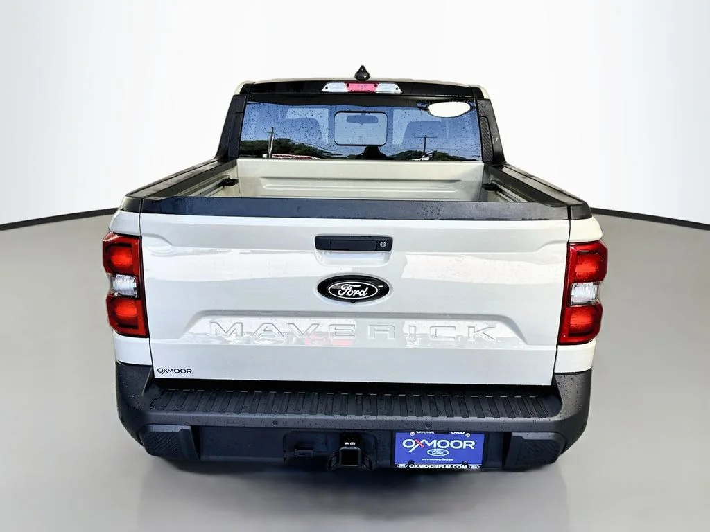 Used 2025 Sand Ford Lariat image 6