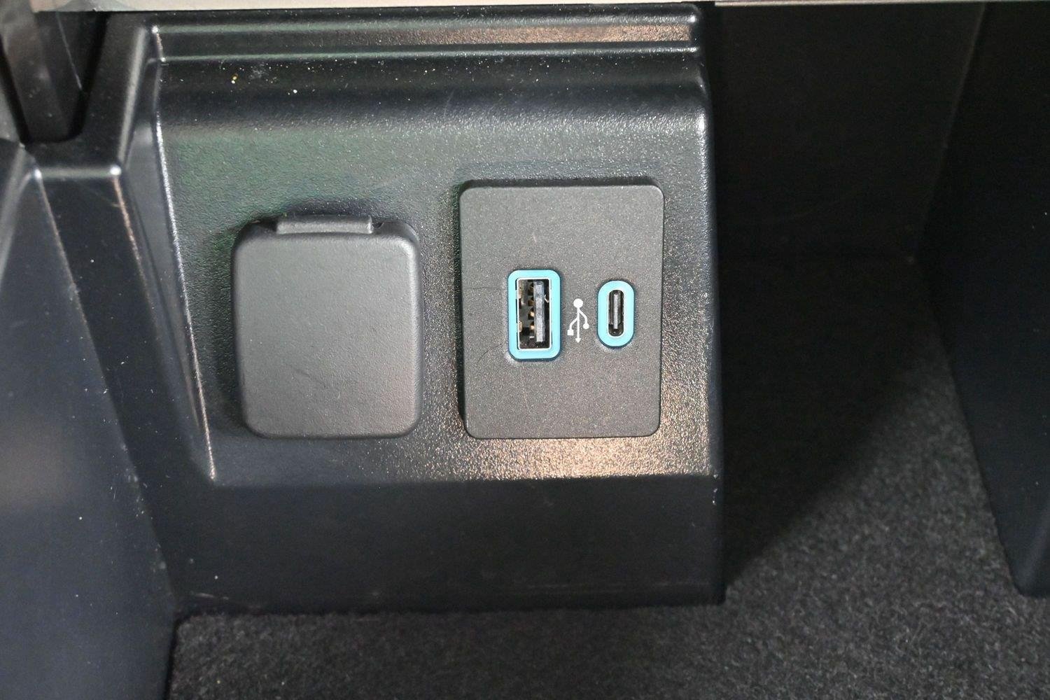 Used 2022 Agate Black Ford ST image 25