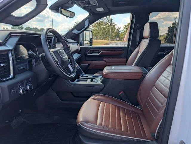 Used 2024 White Frost Tricoat GMC Denali Ultimate image 9