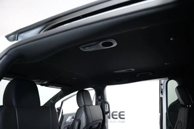 2025 Chrysler Pacifica Select - Photo 28