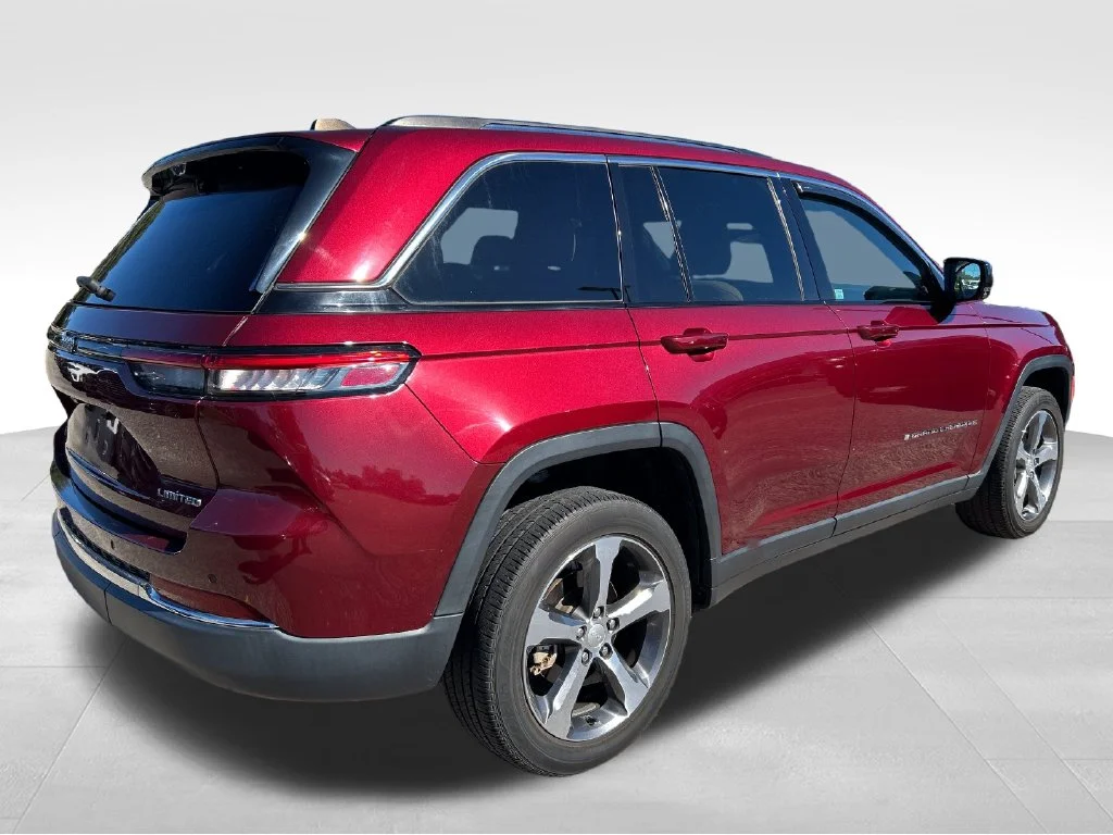 Used 2023 Red Jeep Limited image 4