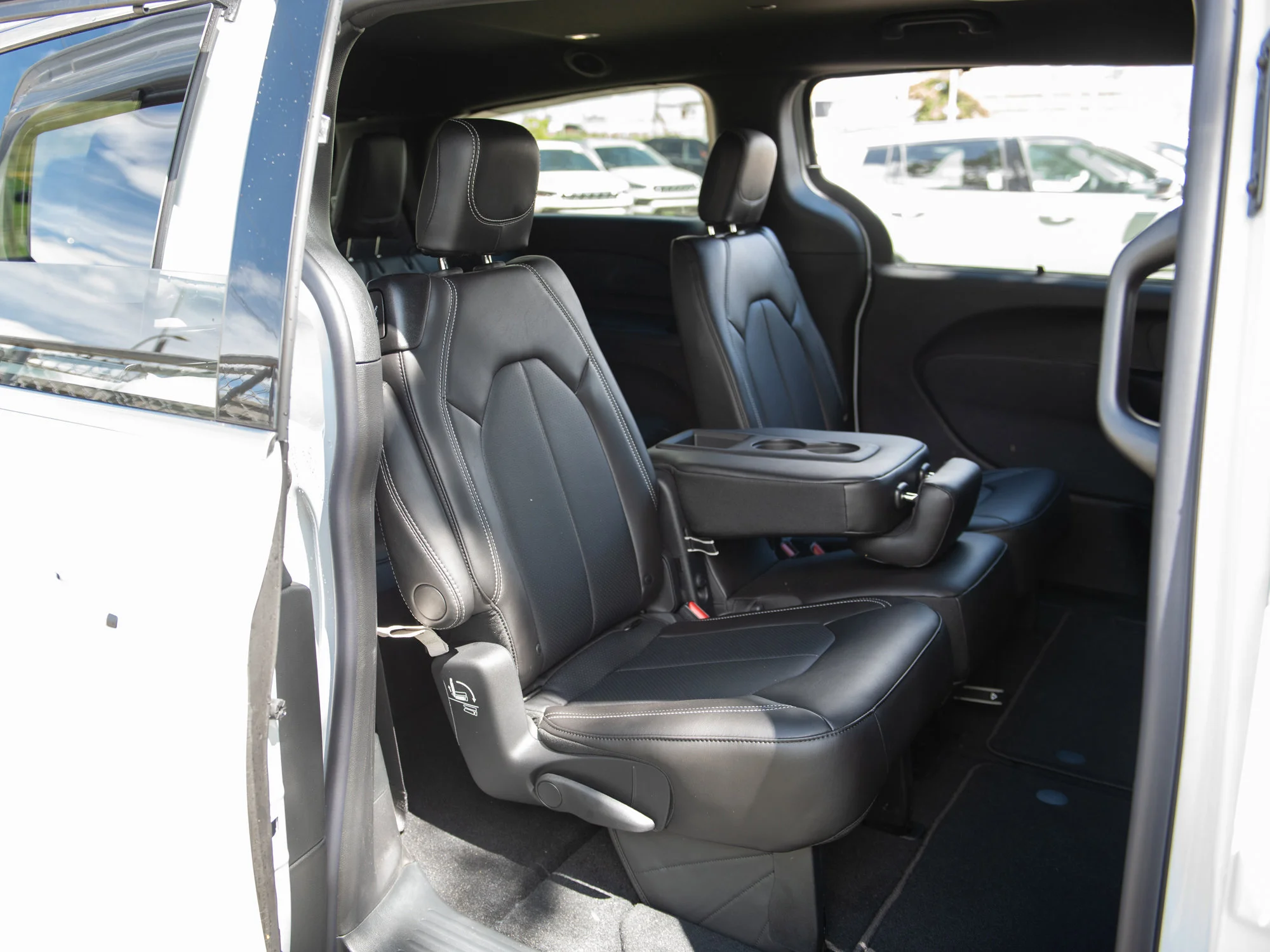 New 2027 White Chrysler Select*, Remote Start, Heated Leather Seats, Lane Departure Warning image 24