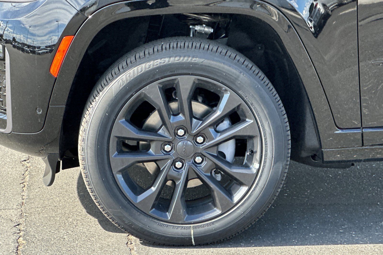 New 2026 Diamond Black Crystal Pearlcoat Jeep Limited Reserve image 25