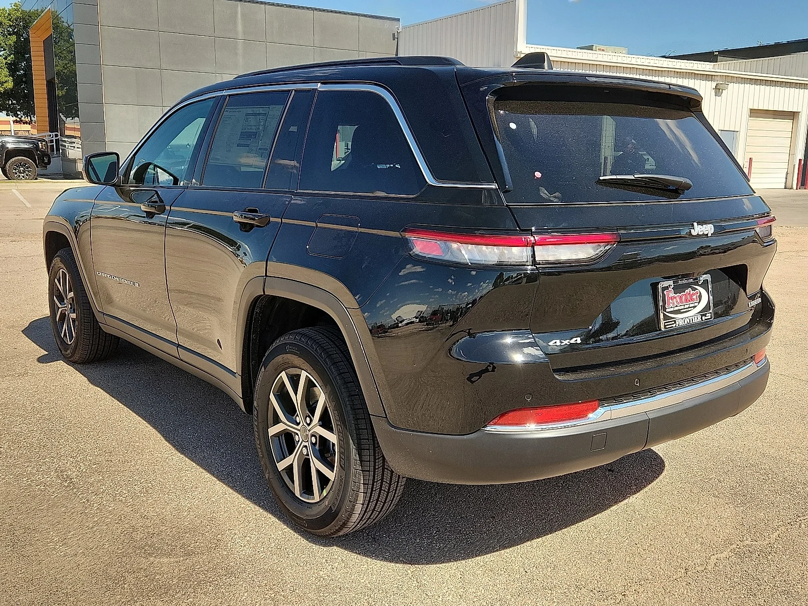 New 2027 High-Gloss Black Paint Jeep LAREDO 4X4 image 3