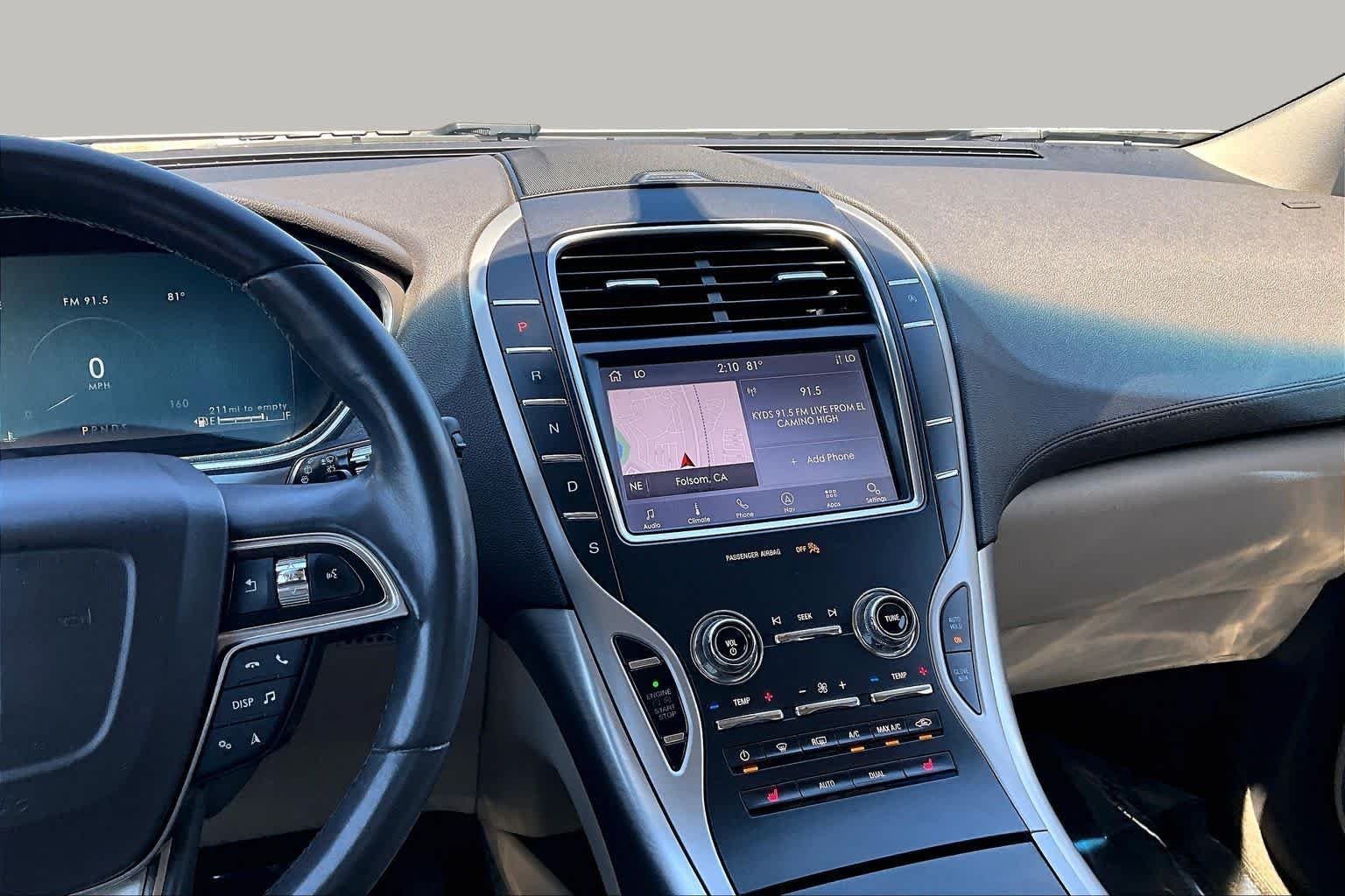 Used 2020 Pristine White Lincoln Standard image 6