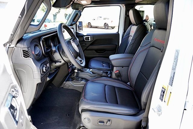 New 2026 Bright White Clear-Coat Exterior Paint Jeep Rubicon image 18