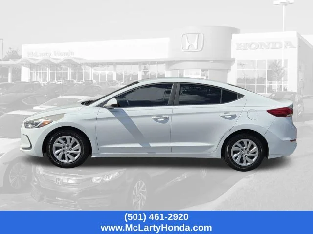Used 2018 Quartz White Pearl Hyundai SE image 2