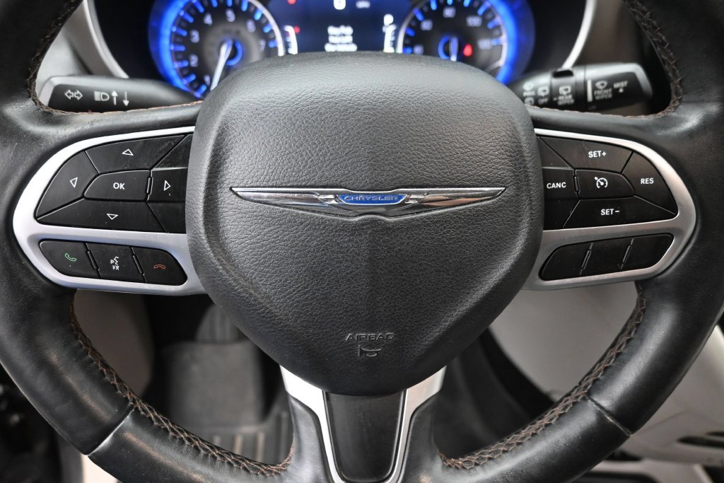 Used 2018 Gray Chrysler Touring L Plus image 20
