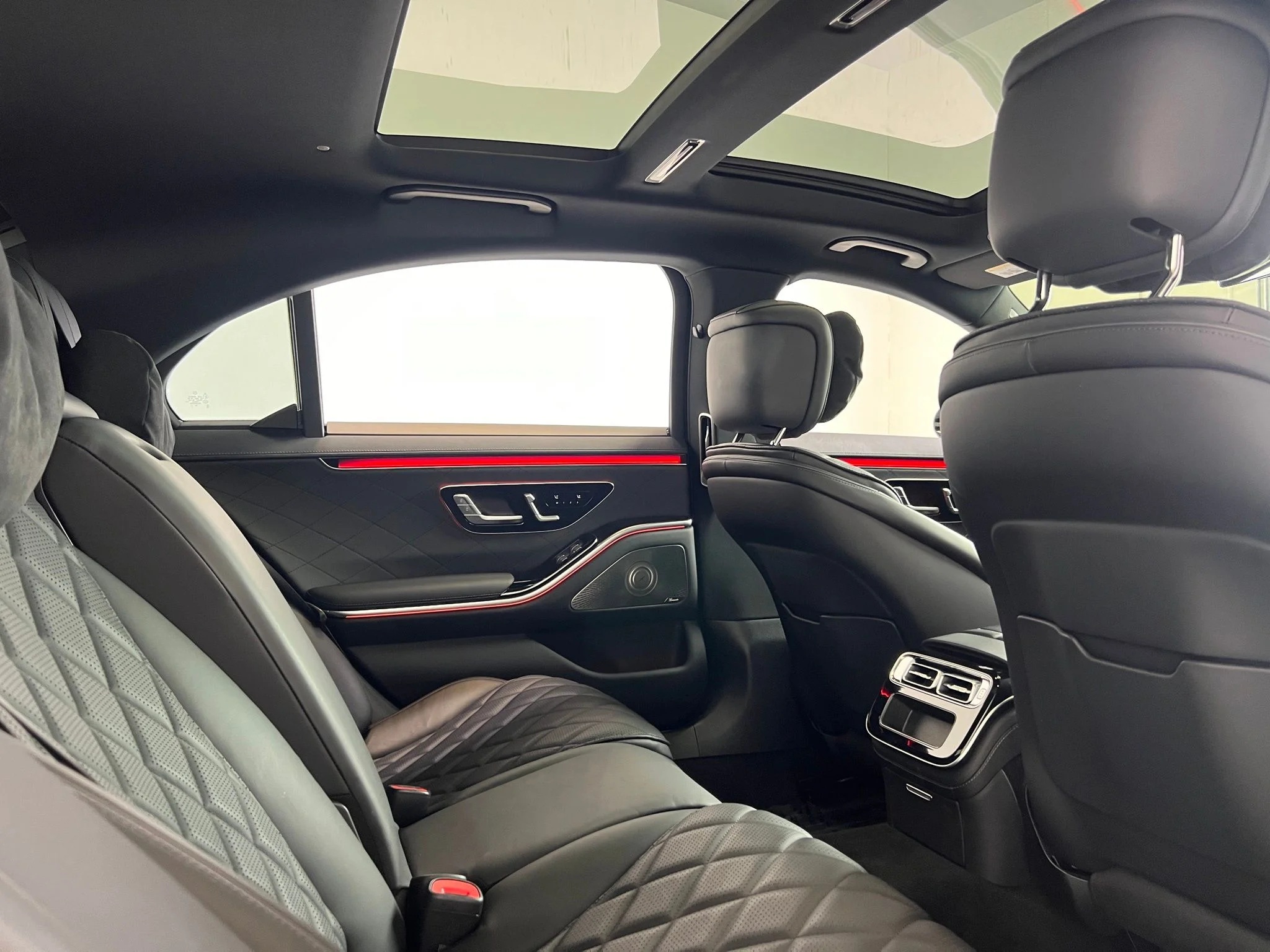 Used 2023 Silver Mercedes-Benz S 500 image 15