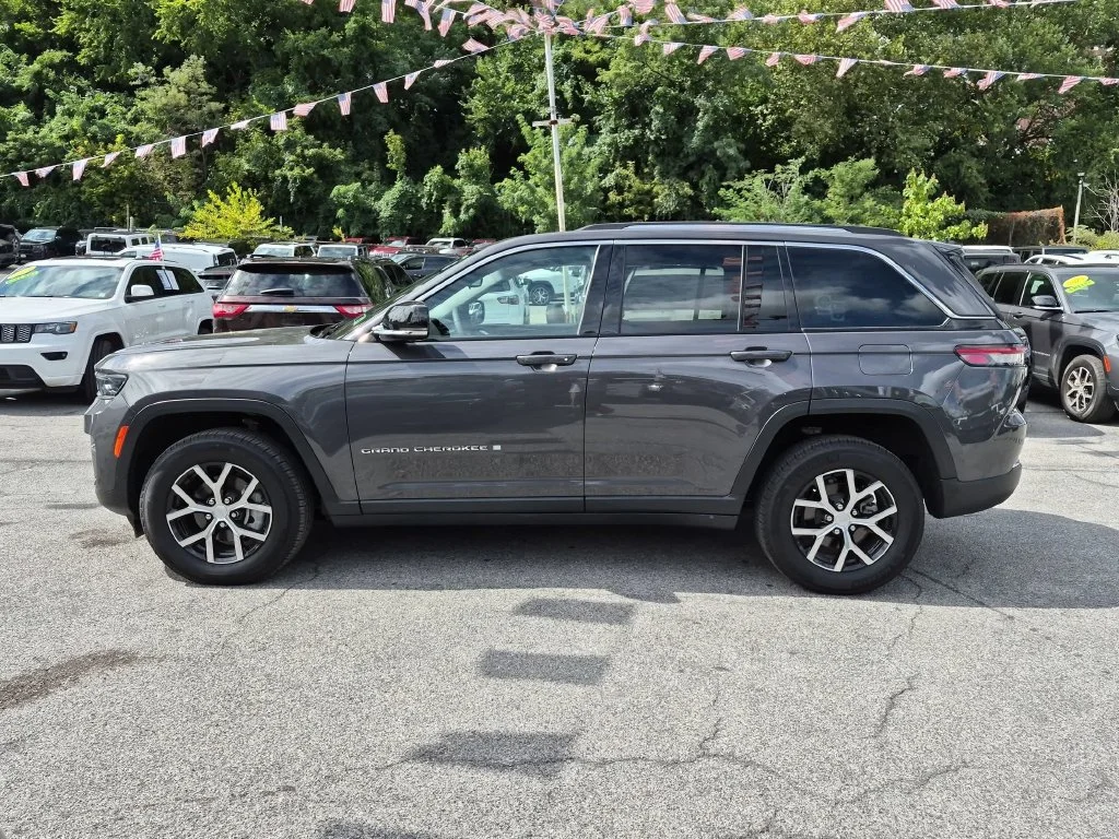 Used 2023 Gray Jeep Limited image 10