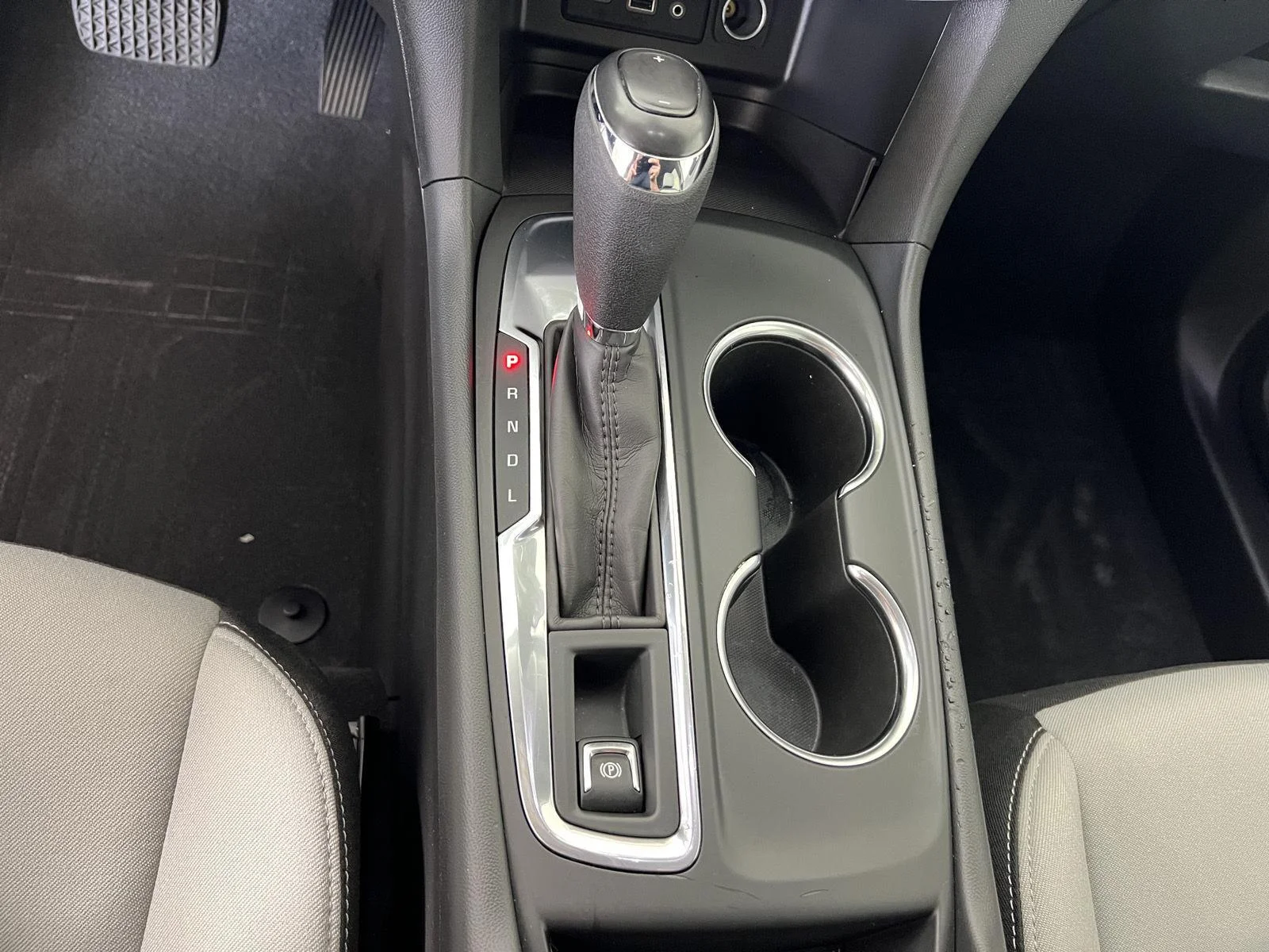 Used 2021 Silver Ice Metallic Chevrolet LT image 24