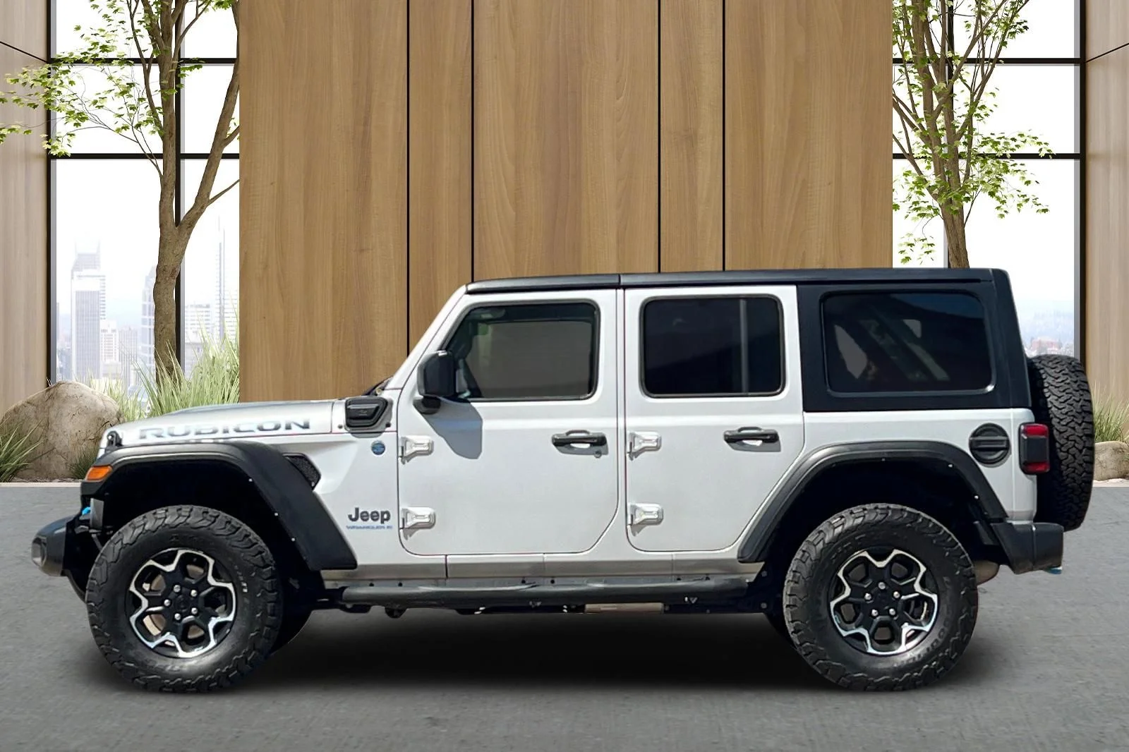 Used 2023 Silver Jeep Rubicon 4xe image 7
