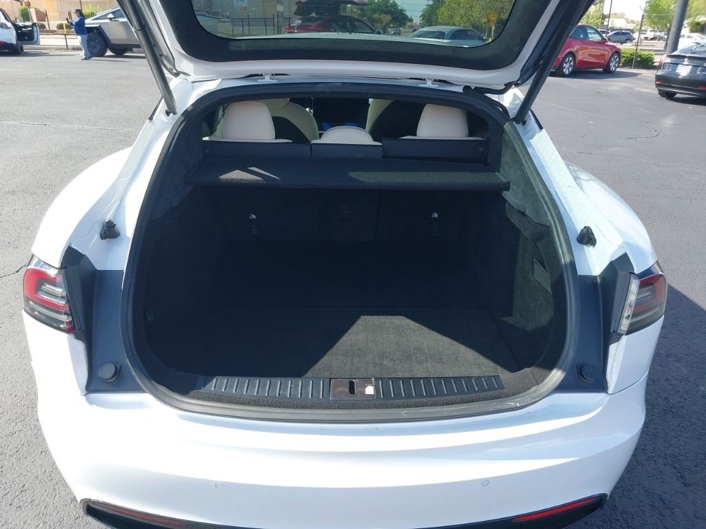 Used 2022 White Tesla Base image 18