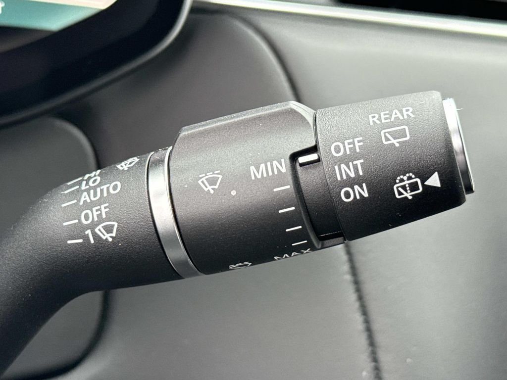 New 2026 Flux Silver Ultra Mettalic Gloss Land Rover Dynamic SE image 9