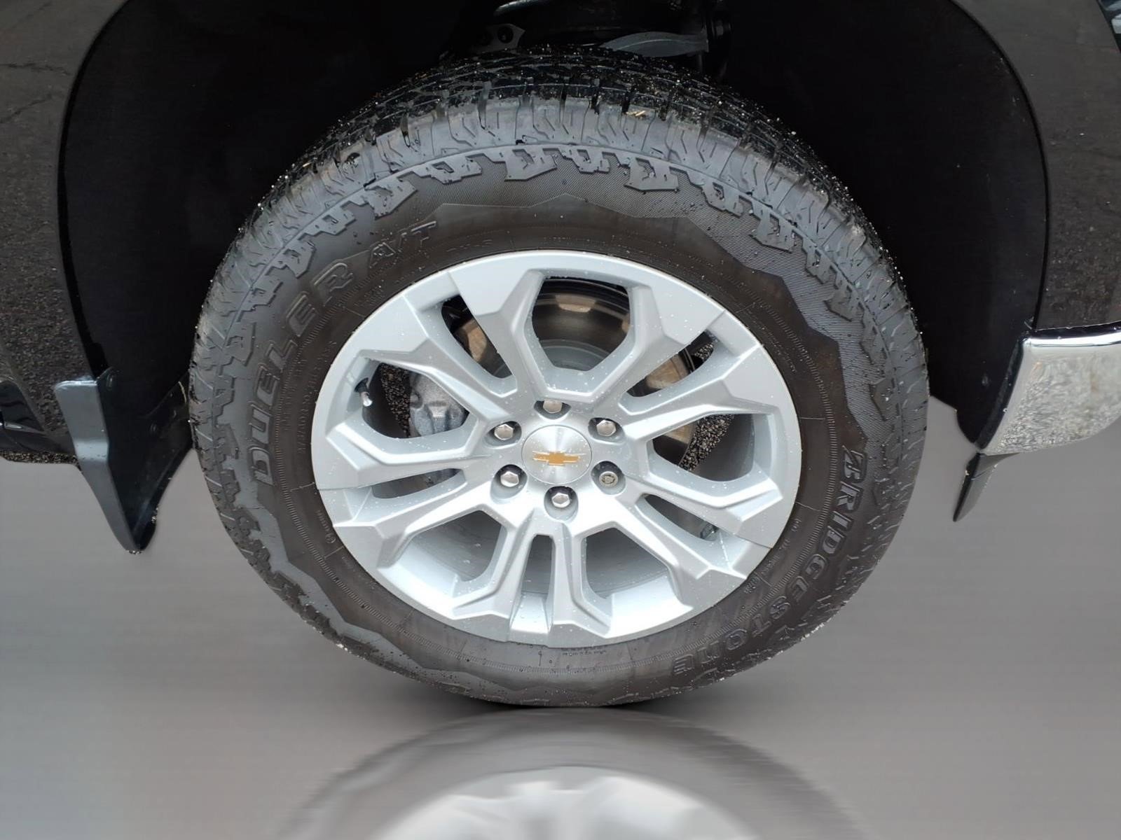 2025 Chevrolet Silverado 1500 LTZ - Photo 11