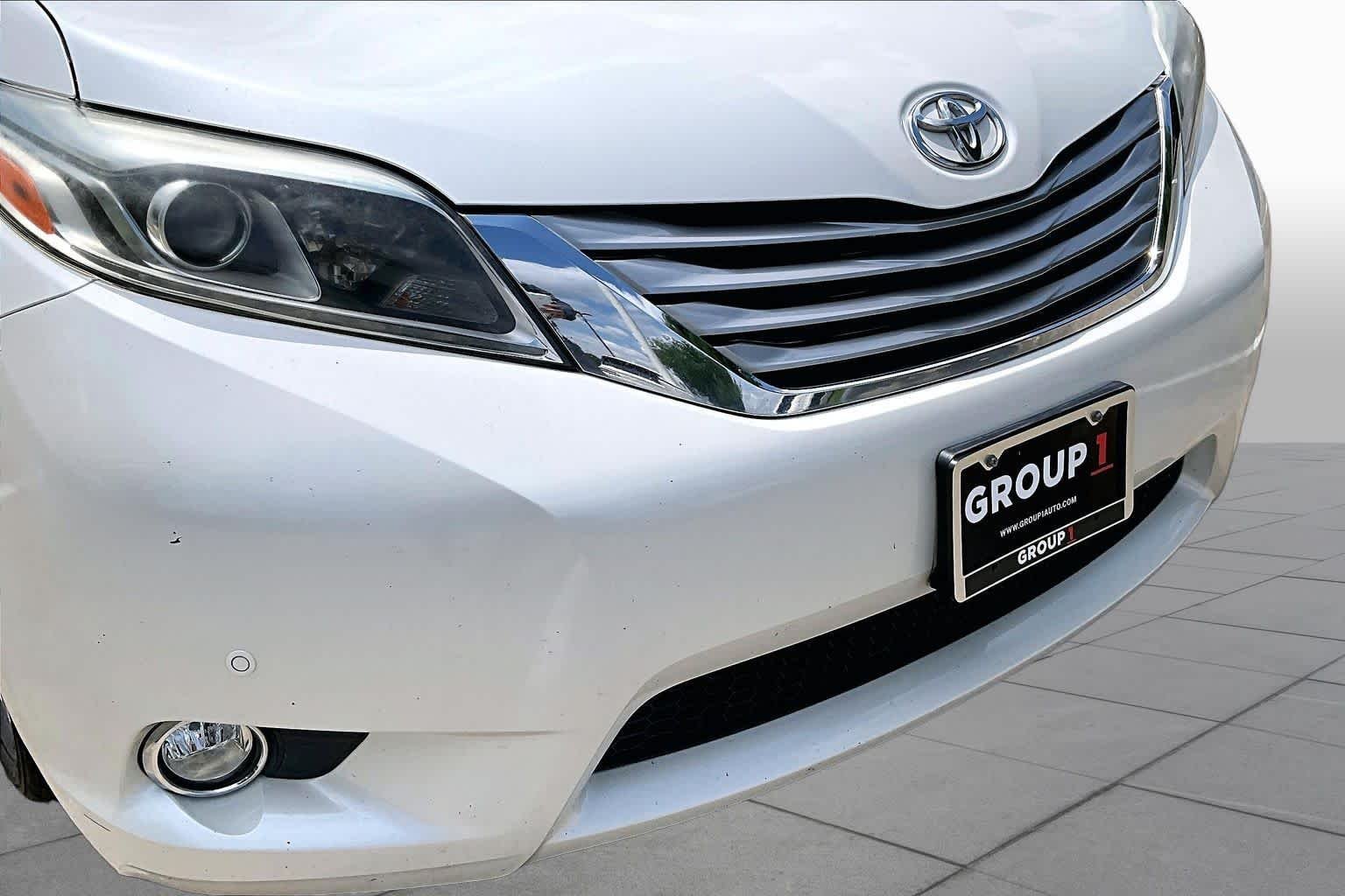 Used 2016 Blizzard Pearl Toyota Ltd Premium image 28