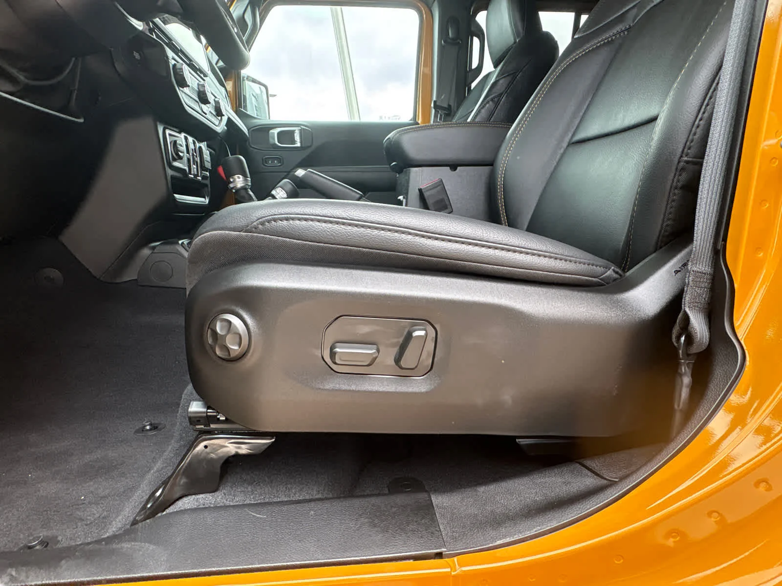 New 2026 Goldilocks Exterior Paint Jeep Sahara image 19