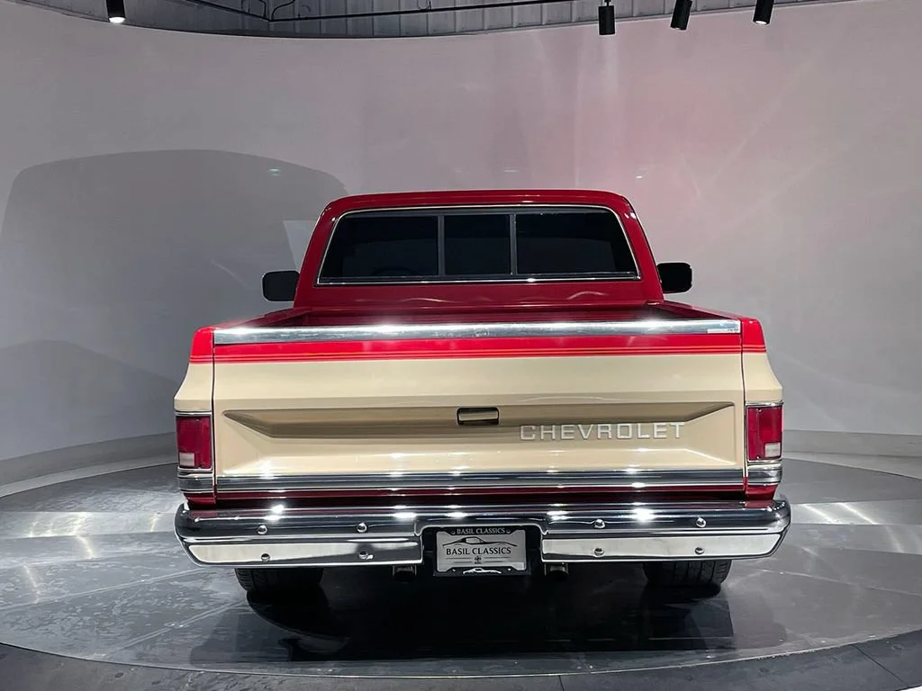 Used 1985  Chevrolet NA image 7