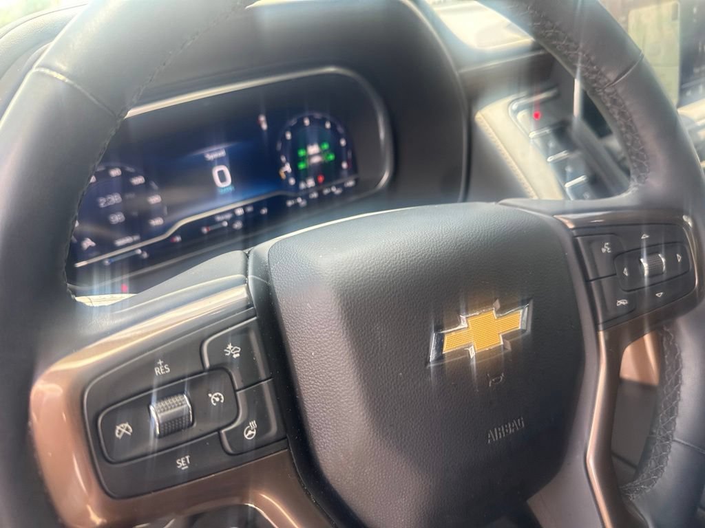 Used 2023 Iridescent Pearl Tricoat Chevrolet High Country image 17