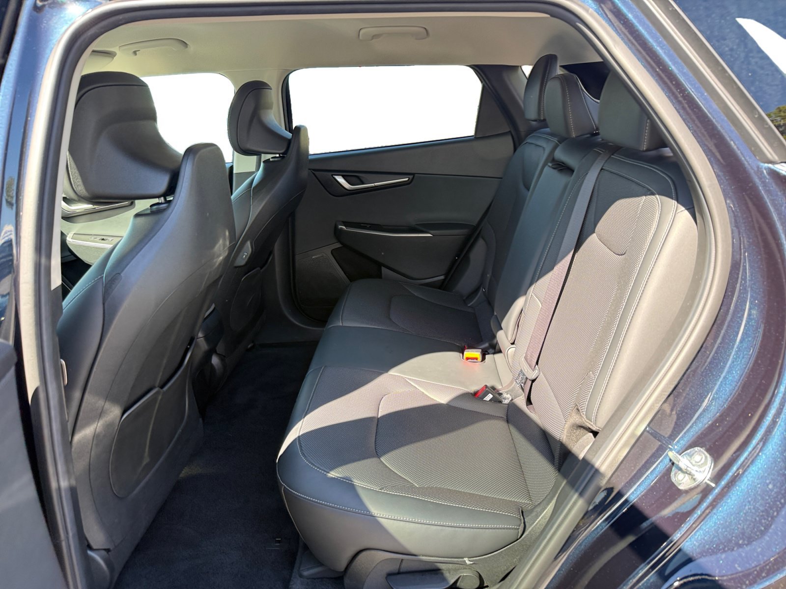 Certified Used 2024 Blue Kia Wind image 16