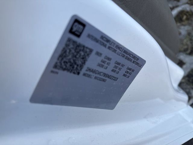 New 2025 Summit White Chevrolet 2WT image 14