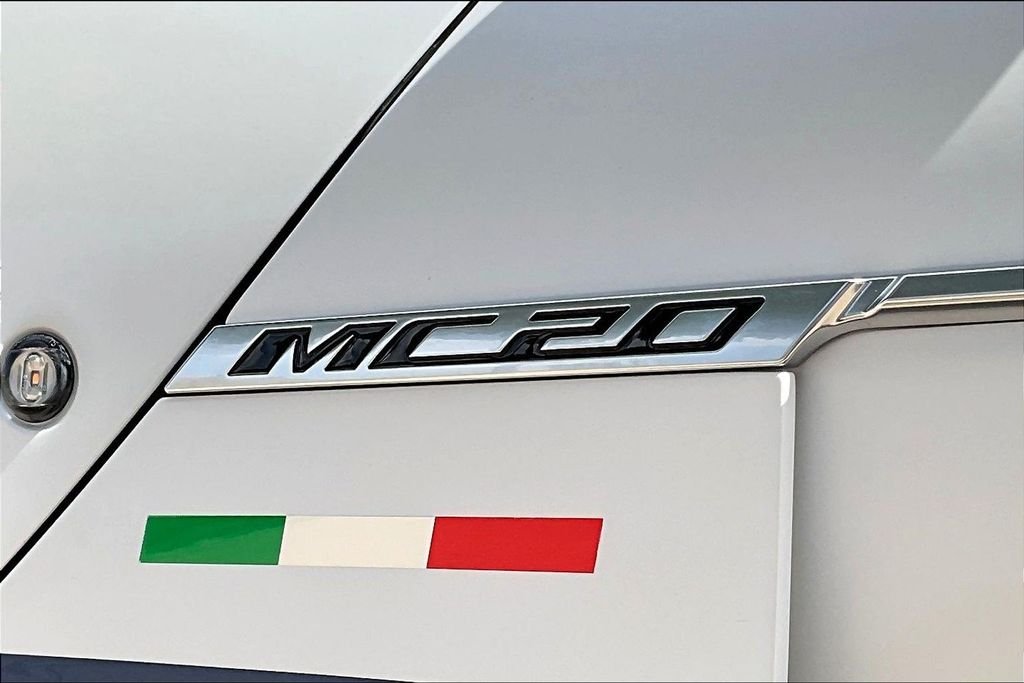 New 2025 White Maserati  image 8