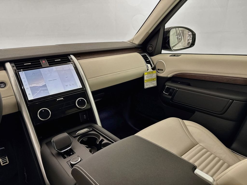 New 2026 Fuji White Land Rover Dynamic SE image 24