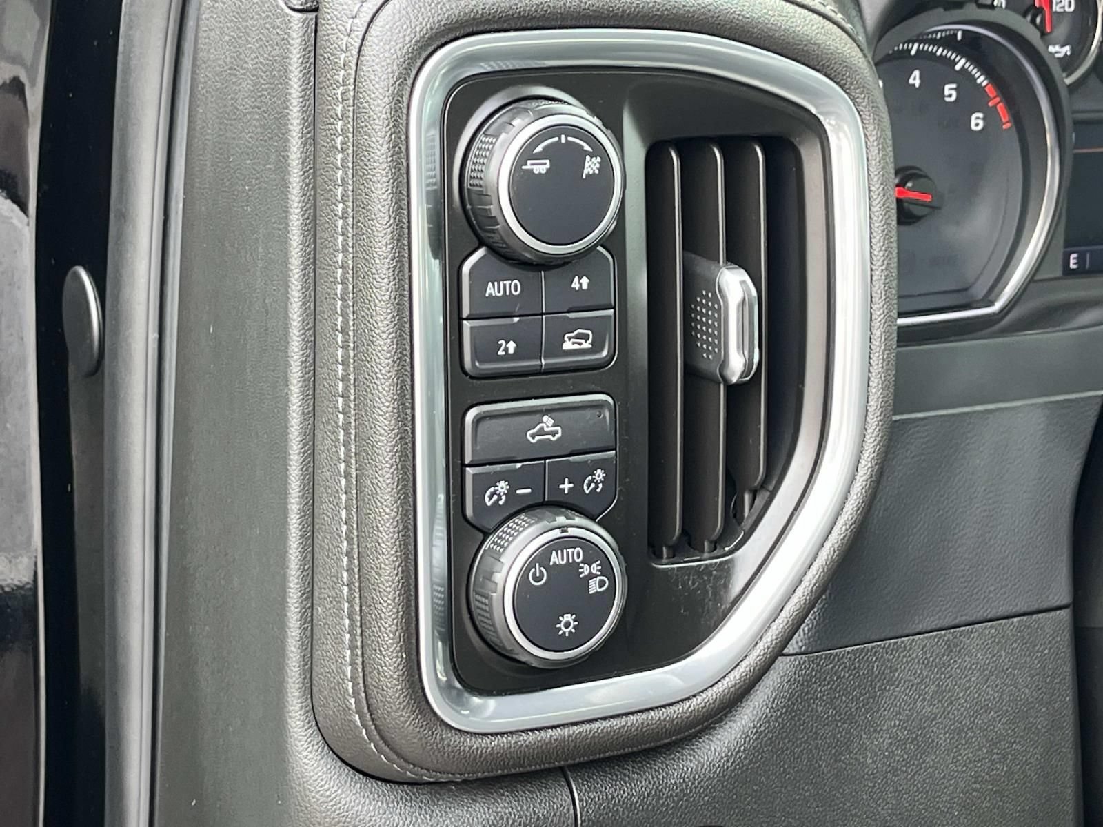 Used 2019 BLACK Chevrolet LT image 27