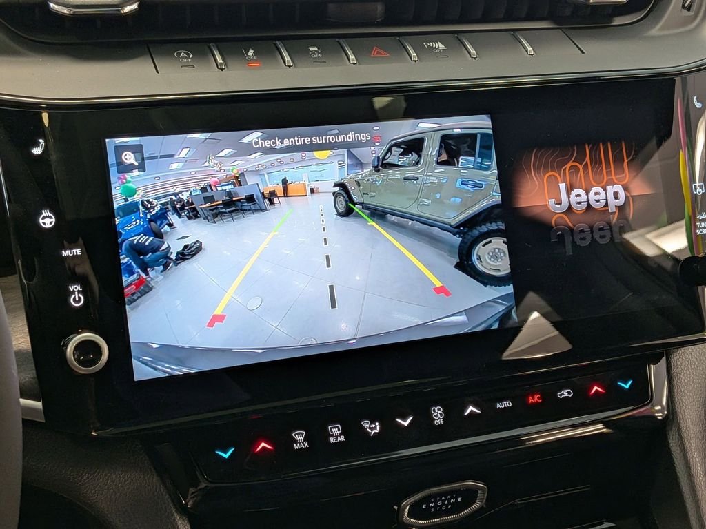 New 2026 Baltic Gray Metallic Clear-Coat Exterior Paint Jeep Altitude image 17
