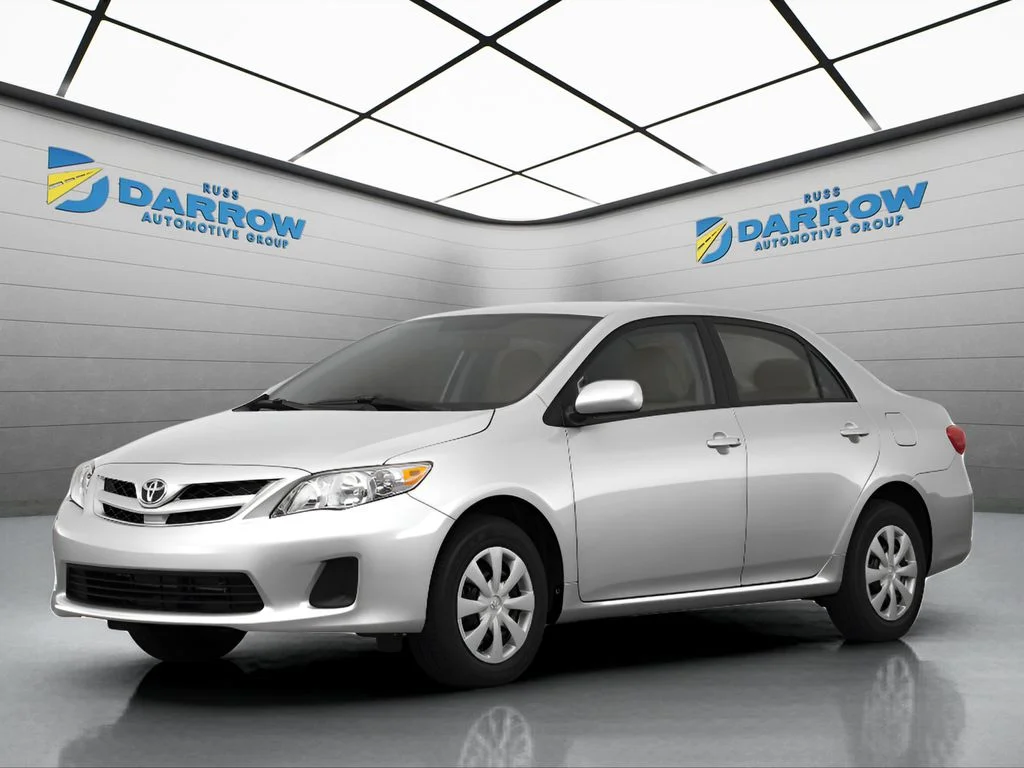 Used 2011 Silver Toyota LE image 1