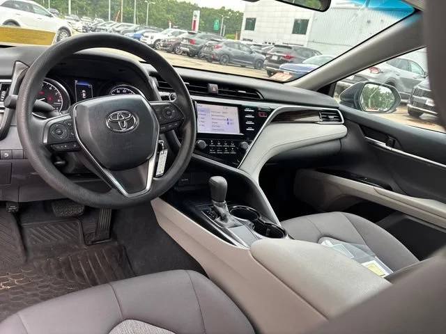 Used 2018 Midnight Black Metallic Toyota LE image 13