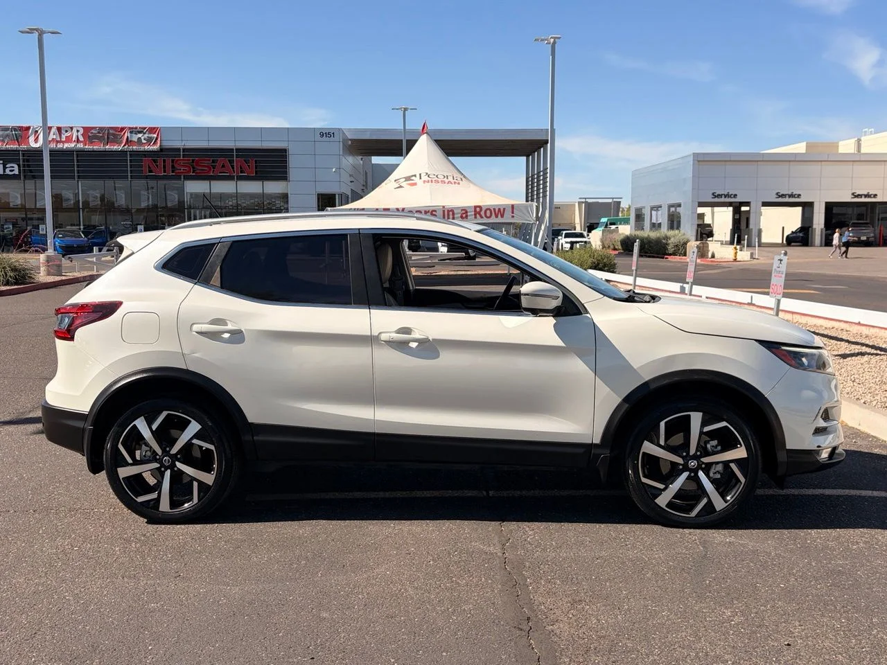 Used 2022 Pearl White Tricoat Nissan SL image 6