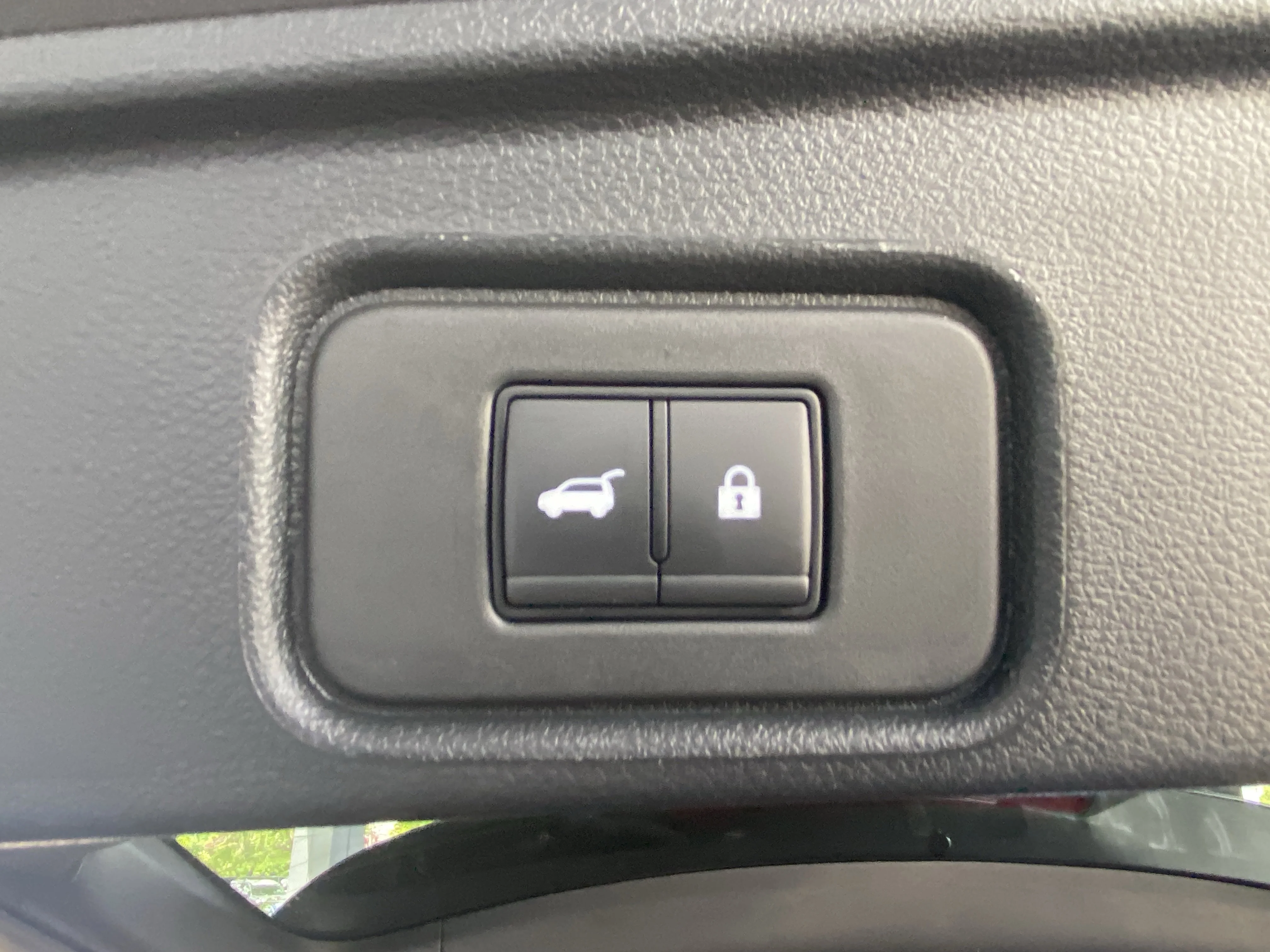 2025 Nissan Pathfinder SV - Photo 32