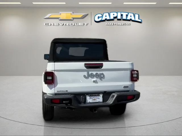 Used 2020 White Jeep Overland 4x4 image 4