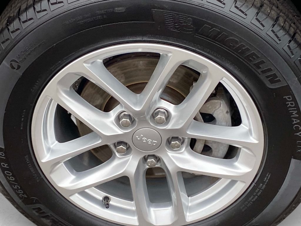 Used 2025 White Jeep Laredo X image 30