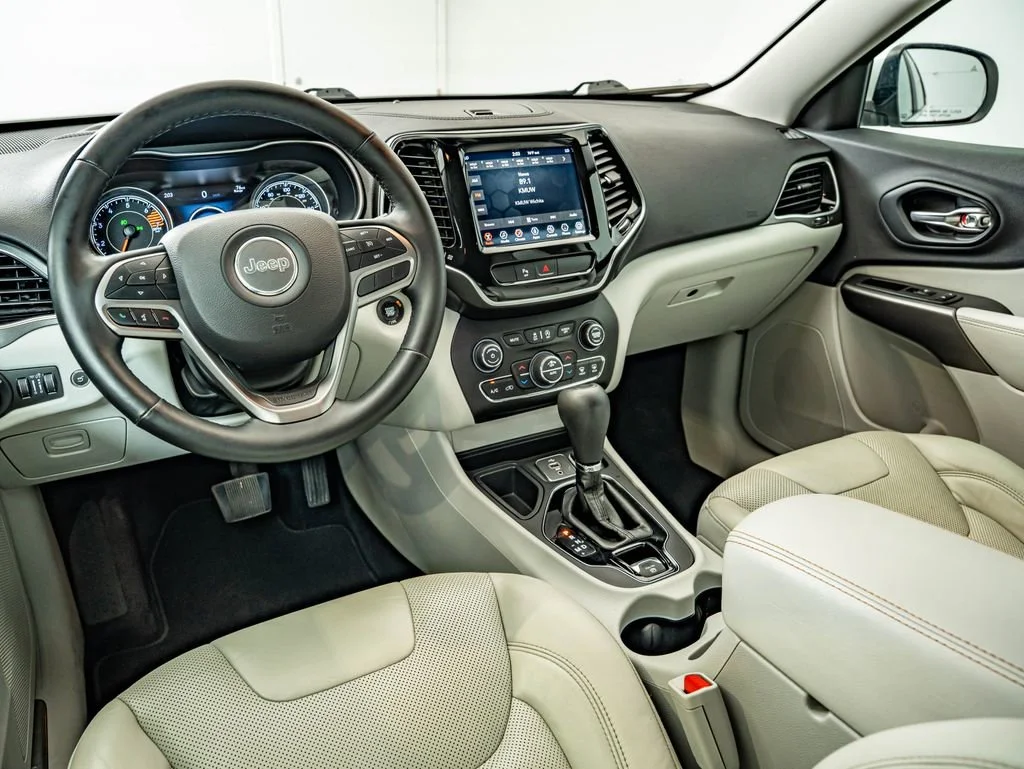 Used 2019 Bright White Clearcoat Jeep Limited image 30