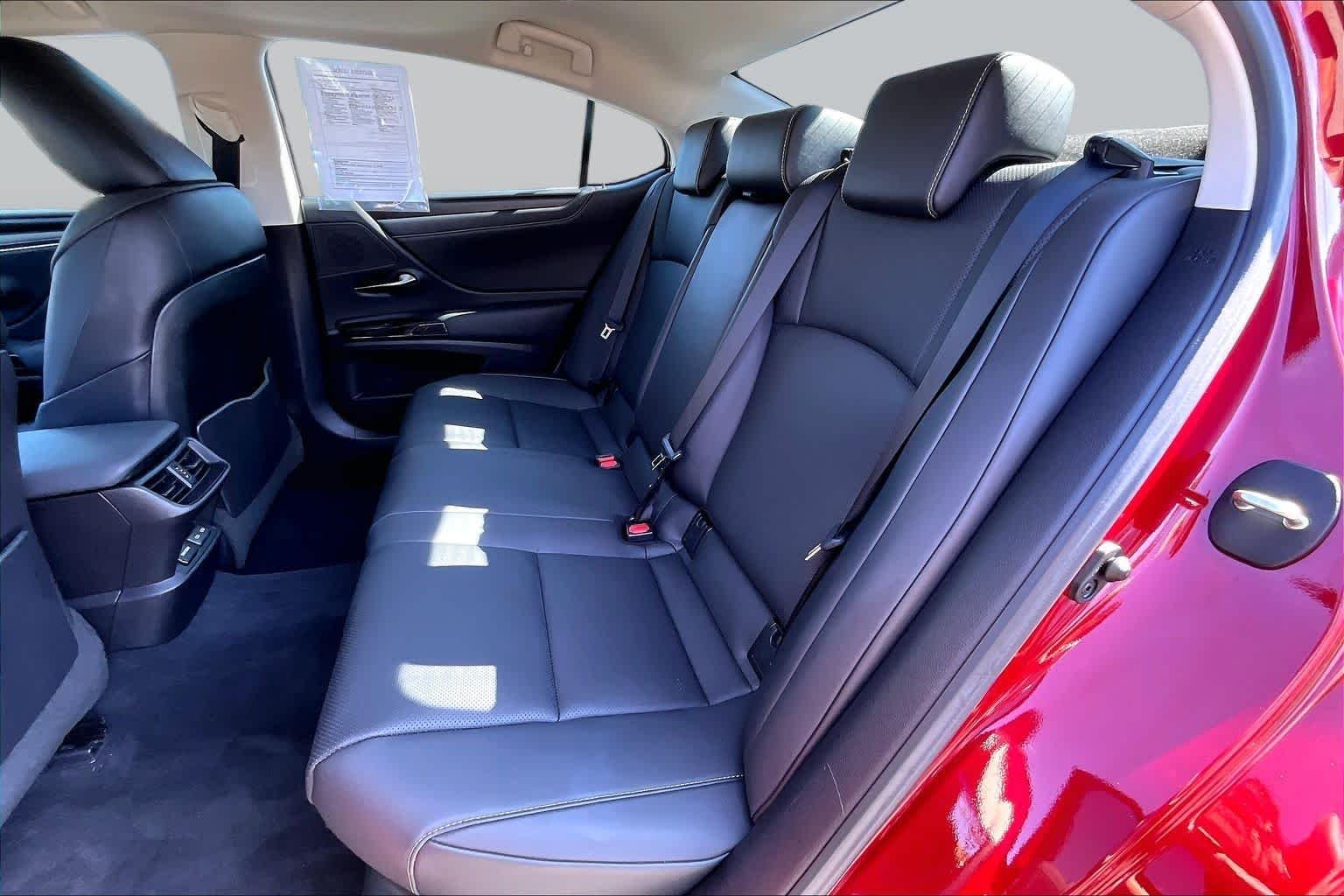 Used 2022 Matador Red Mica Lexus  image 18