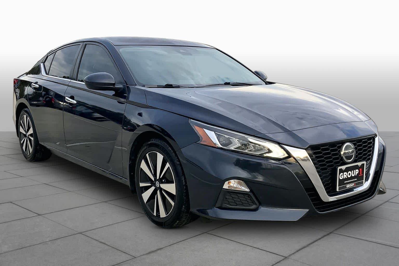 Used 2021 Storm Blue Metallic Nissan 2.5 SV image 3
