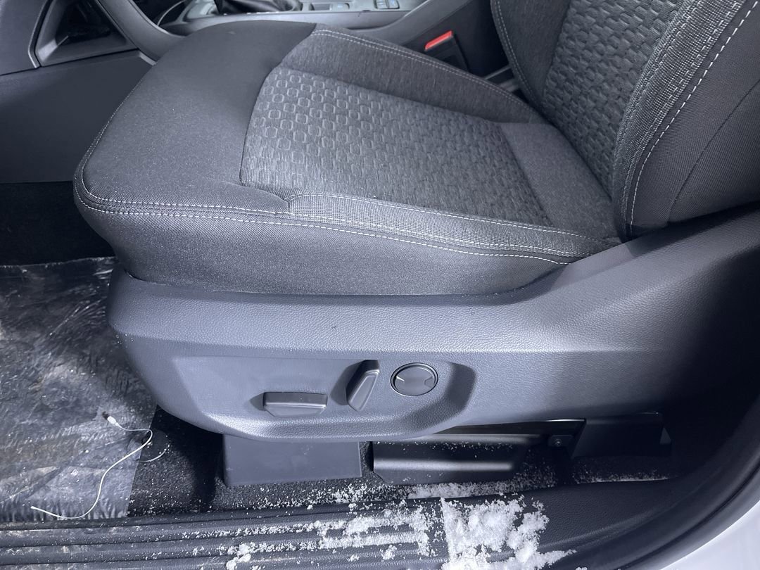 New 2025 Oxford White Ford XLT image 13