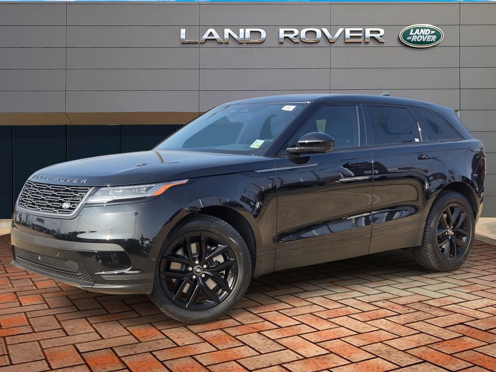 Used 2026 Santorini Black Metallic Land Rover S image 1